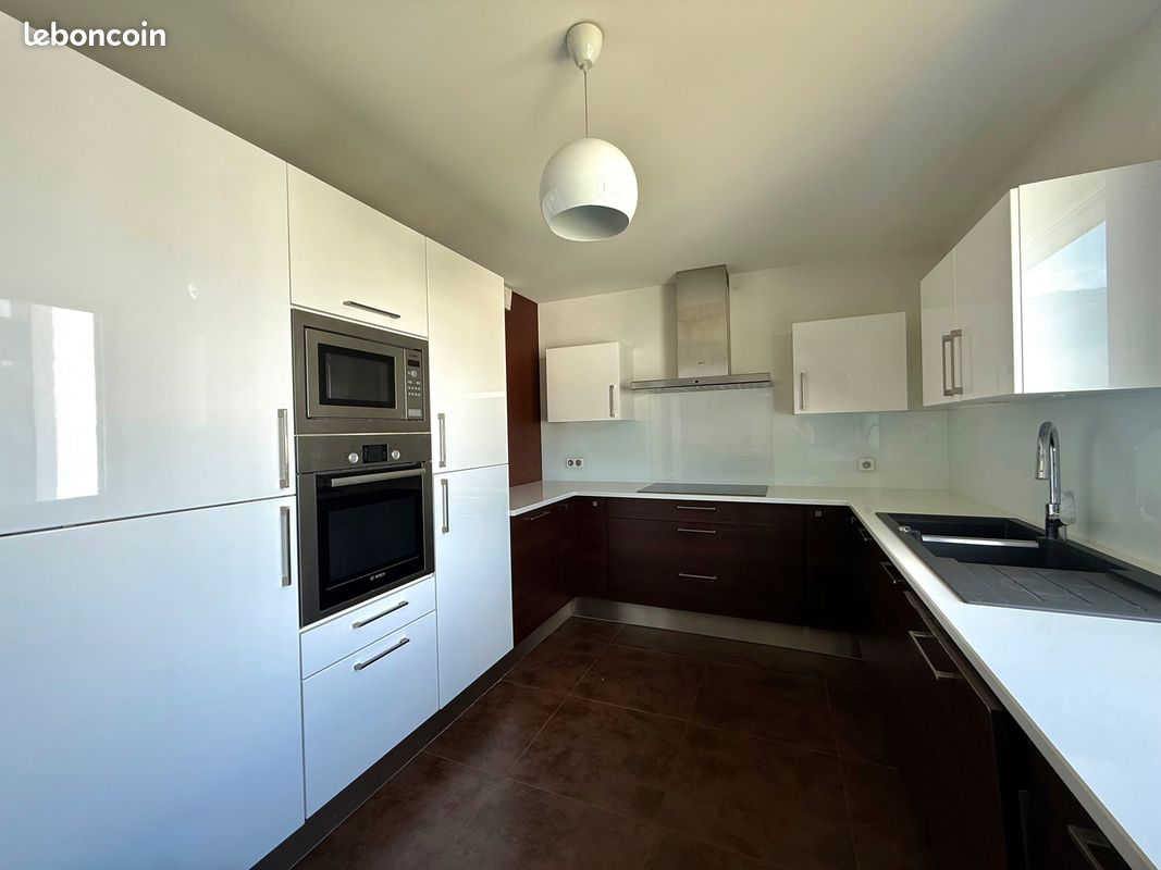 Appartement 6 pièces 153 m² · à Saint-Genis-Pouilly · 153 m² · 2 750 €/mois