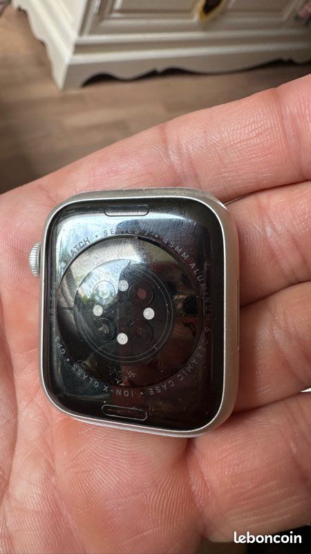 Apple Watch 7 45mm (image 3)