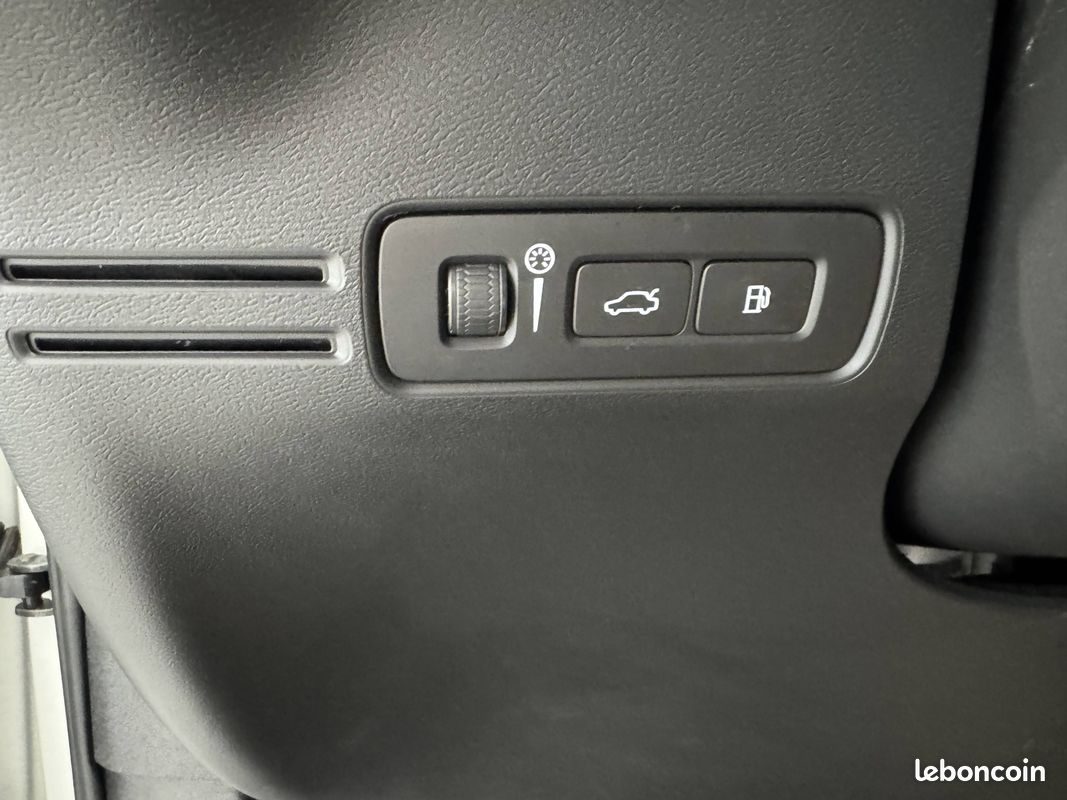 VOLVO XC40 T4 Recharge 129+82 ch DCT7 Start (image 12)