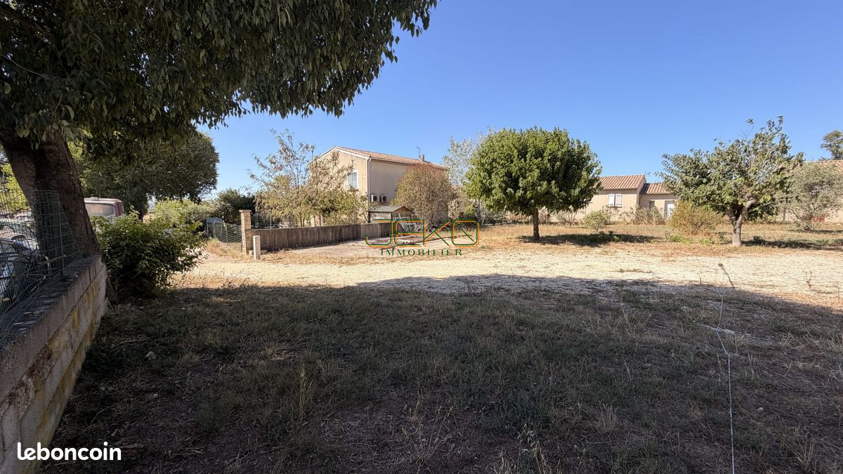 Terrain 845 m² · à Uzès · 845 m² · 105 000 €
