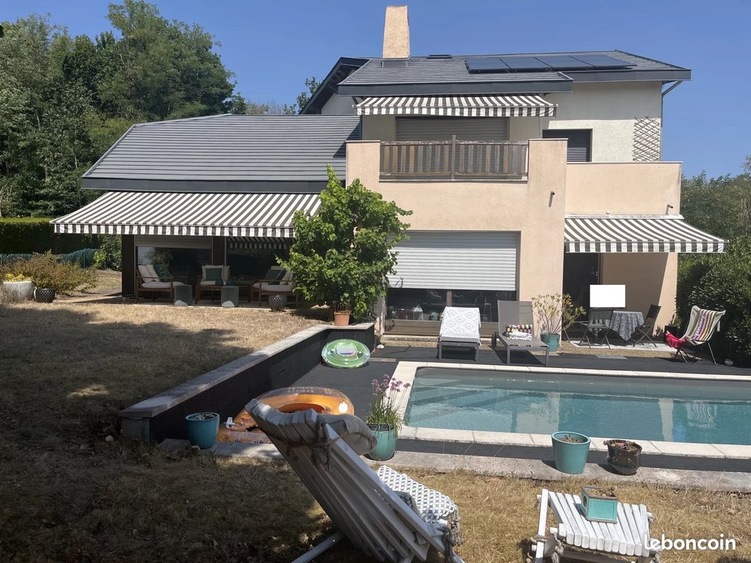 Maison 6 pièces 262 m² · à Le Breuil · 262 m² · 379 000 €