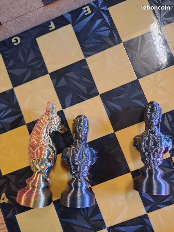 Jeu D'échecs Complet Avec Plateau – Pièces Or Et Cuivre – Matière PLA – Neuf