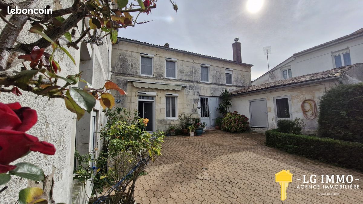 Maison 9 pièces 325 m² · à Mortagne sur Gironde · 325 m² · 180 500 €