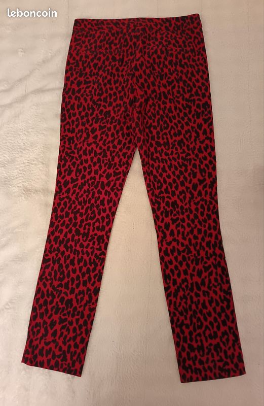 Pantalon ZARA Basic – Imprimé léopard rouge et noir – Taille M – Viscose stretch (image 2)