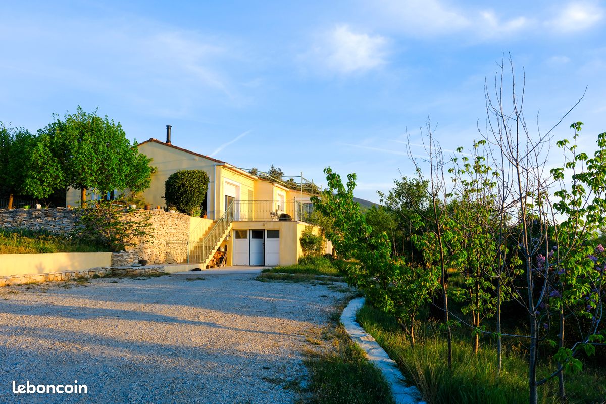 Maison 5 pièces 120 m² · à Châteauneuf-Val-Saint-Donat · 120 m² · 570 000 €
