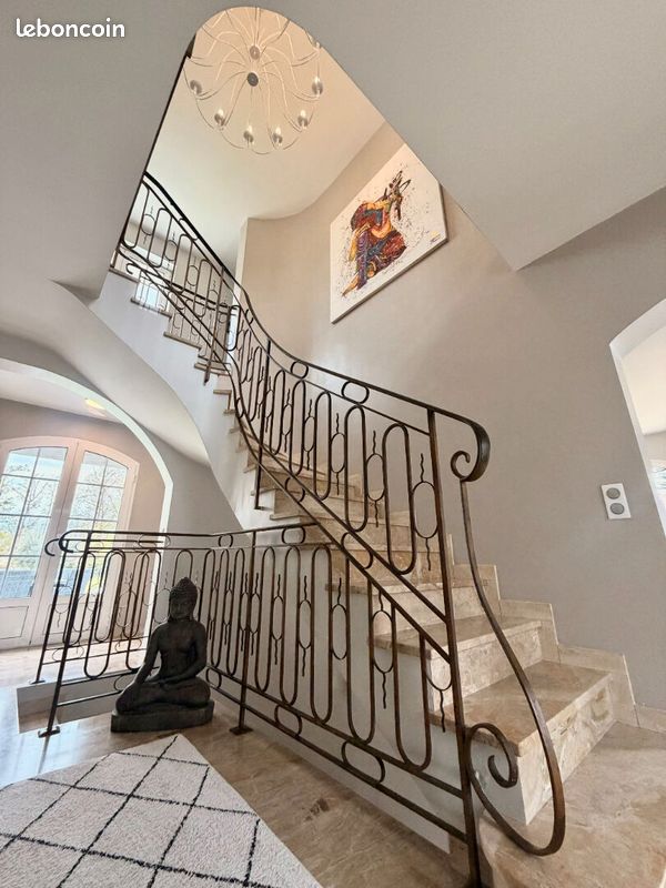 Propriété 6 pièces 220 m² (image 2)