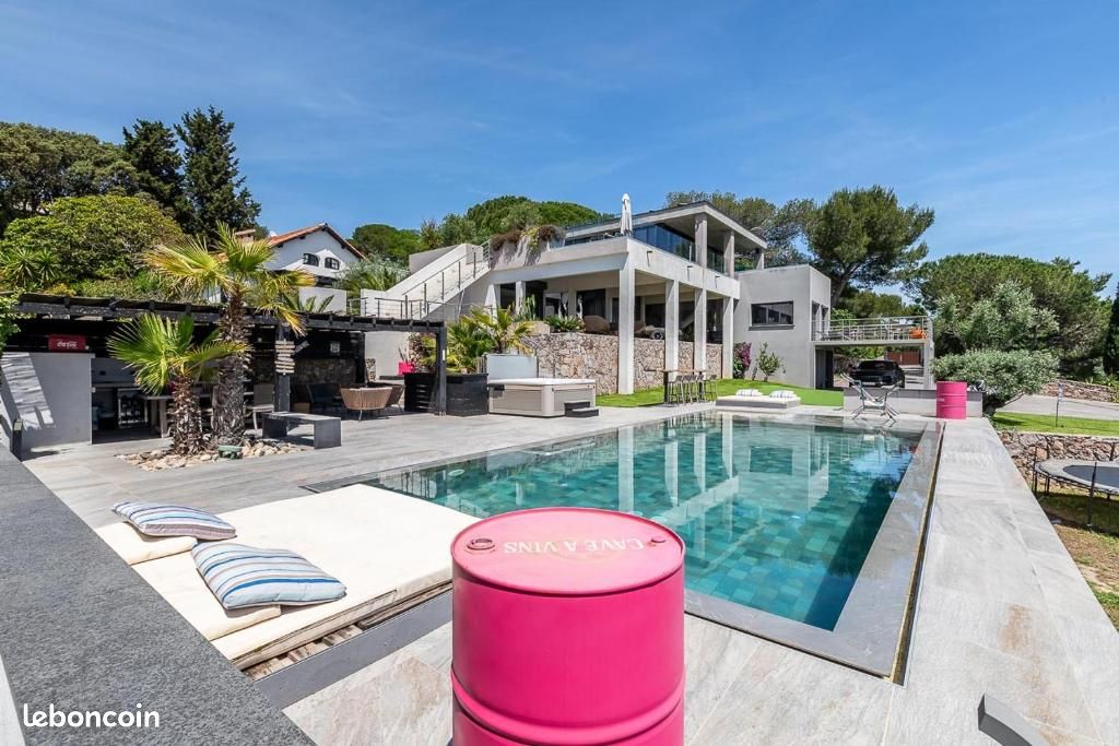 Escapade contemporaine avec confort aquatique (image 5)