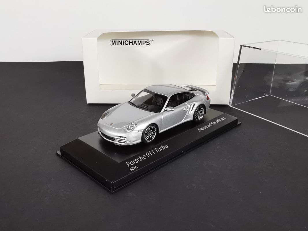 MINICHAMPS 1/43 TOYOTA Hilux pickup Noir neuf en boite vitrine EUR 16