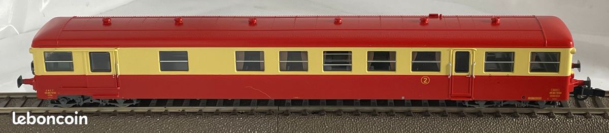 Remorques d’autorail XR 7308 et XR 8017 Roco