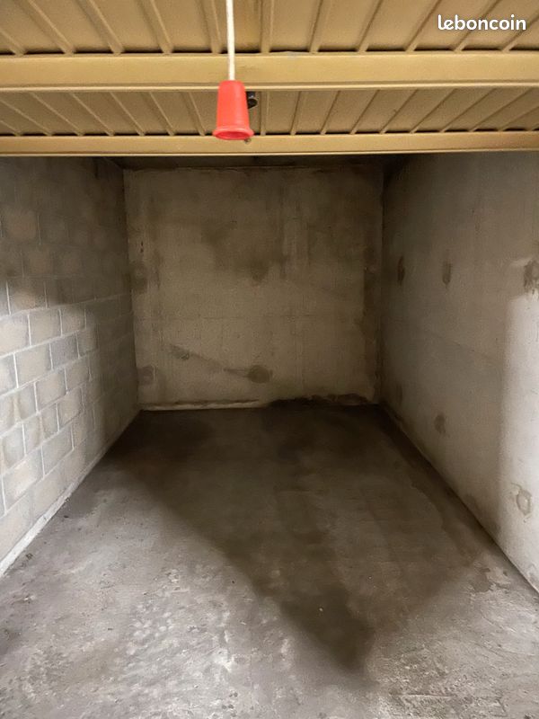 Garage fermé en sous-sol (image 1)