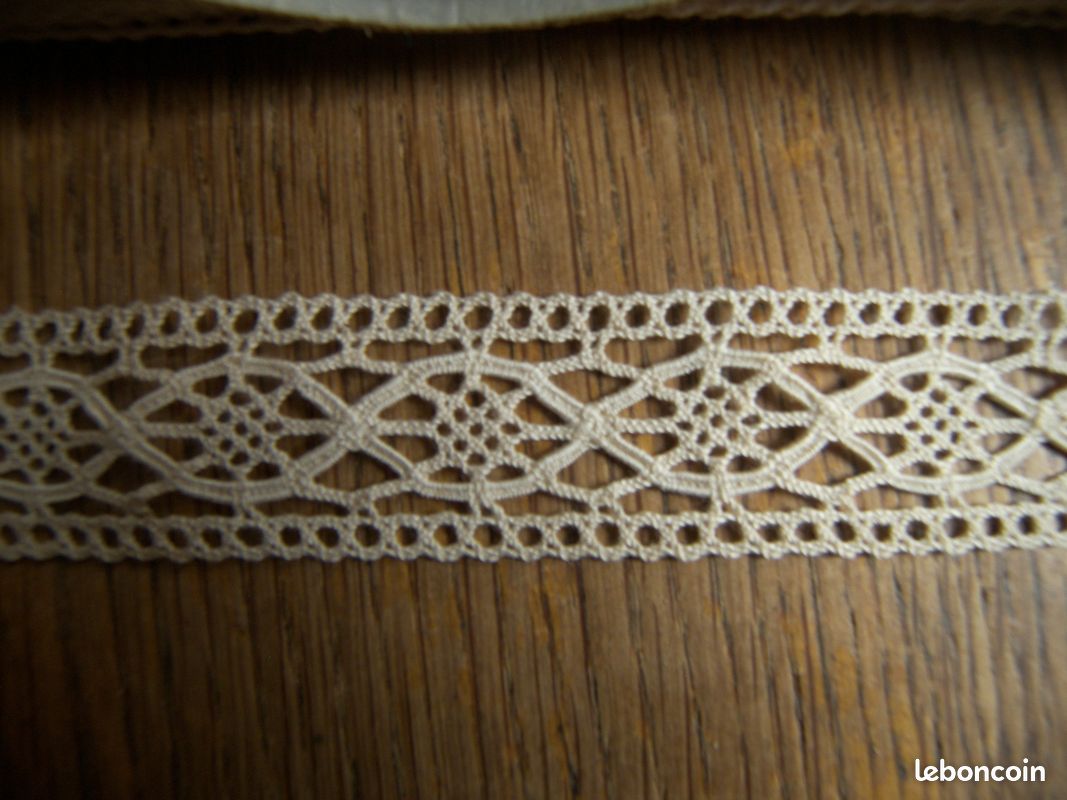Dentelle ancienne en coton 2,8 cm de large (image 2)