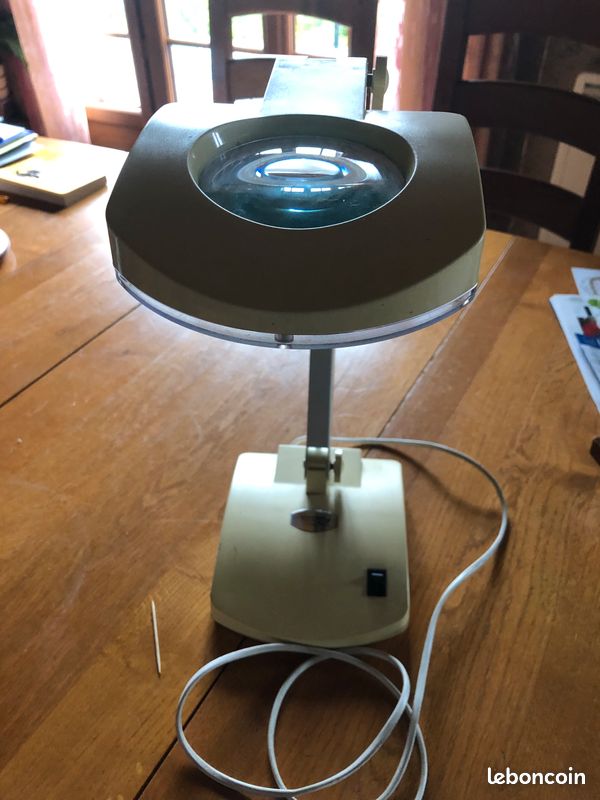 Lampe loupe travaux de couture lumière du jour (image 1)
