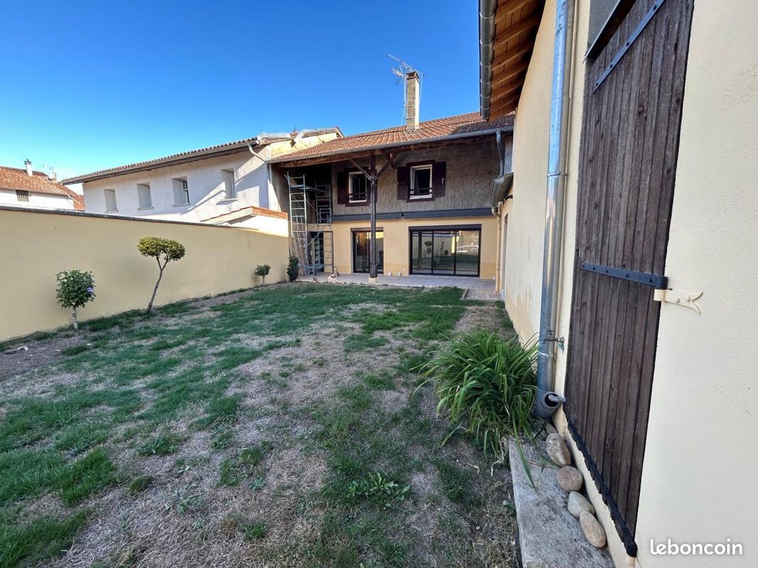 Appartement 4 pièces 125 m² · à Polliat · 125 m² · 980 €/mois
