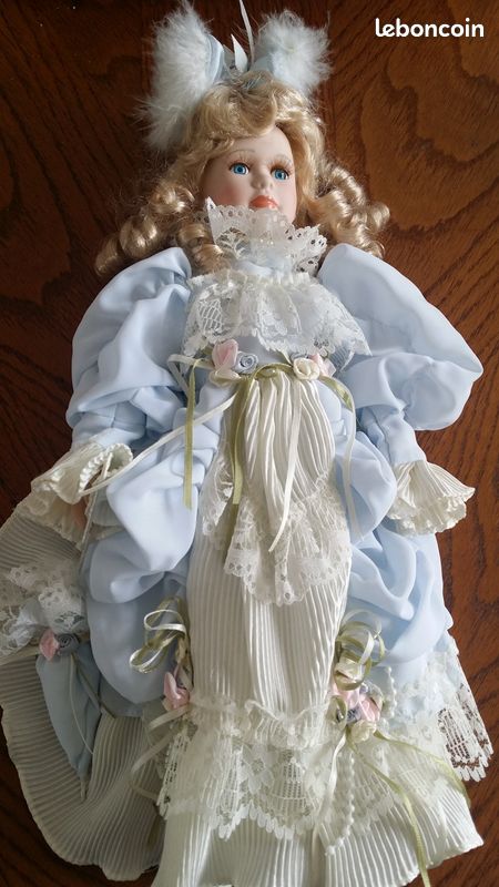 Poupée Ancienne De Collection En Porcelaine - Époque Vintage