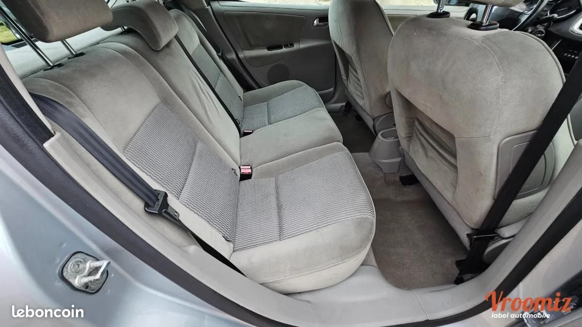Peugeot 207 1.6 hdi 110 cv POUR EXPORT 5 portes "Embrayage + distribution + amortisseurs remplacées" (image 20)