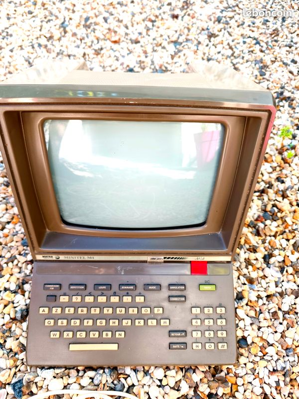 Ancien Minitel MATRA MO5 - Non Testé, Vendu En L'état, Bonne Occasion