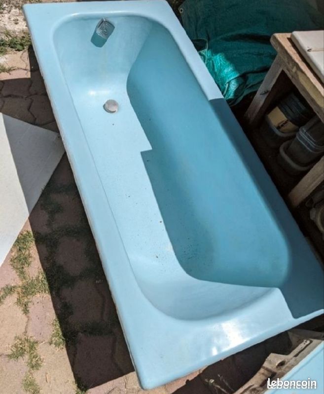 Baignoire avec pieds couleur bleu ciel
160 x 70 cm (image 1)