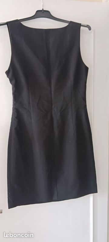 Robe droite noire (image 4)