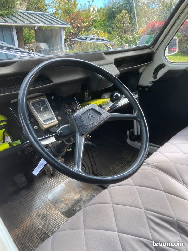 JOLIE BOITE METAL / TOLE VOITURE 2CV LES P'TITS