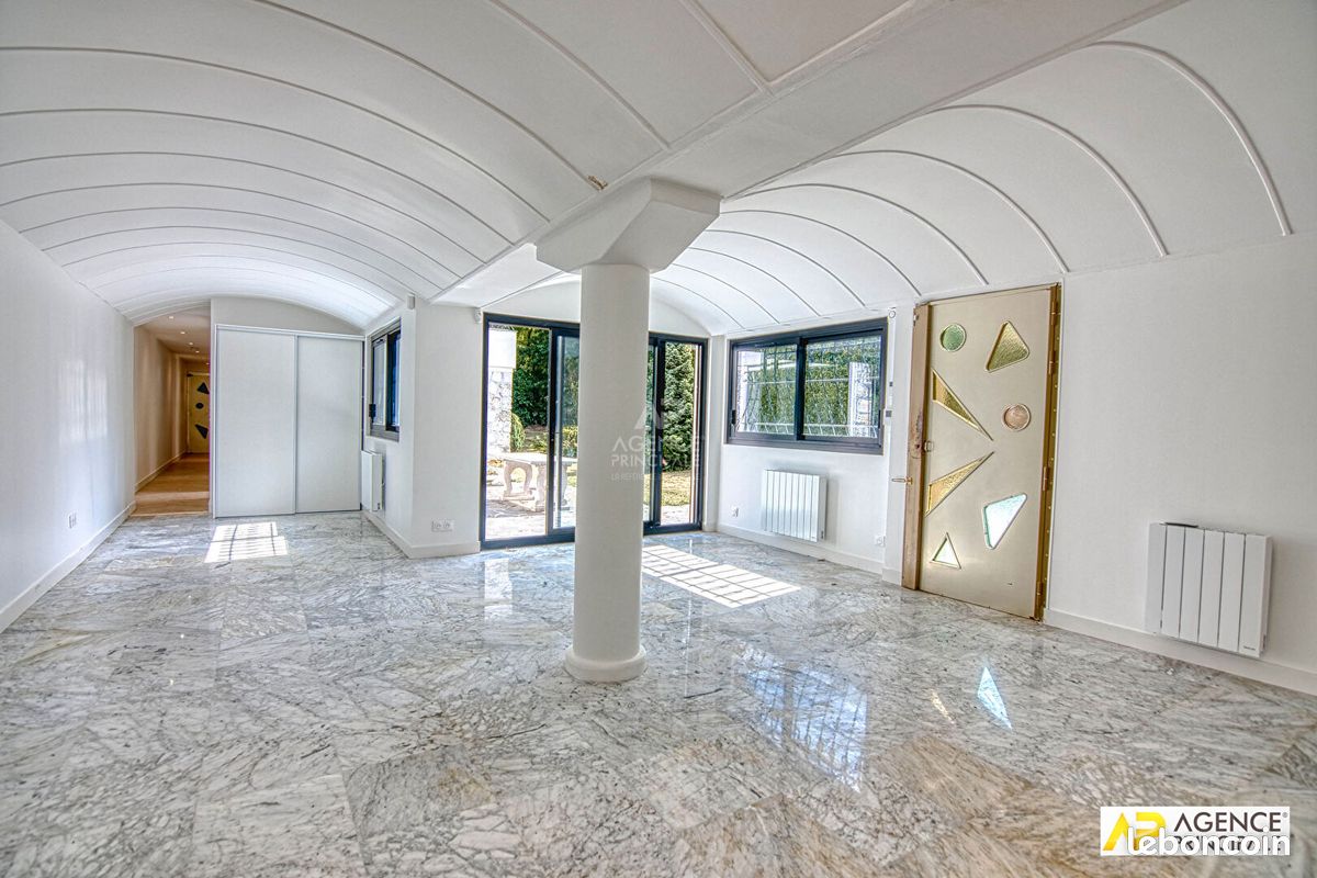 Maison 5 pièces 191 m² · à La Celle-Saint-Cloud · 191 m² · 4 350 €/mois