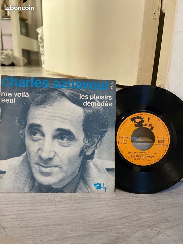 Single Charles Aznavour - les plaisirs démodés (image 1)