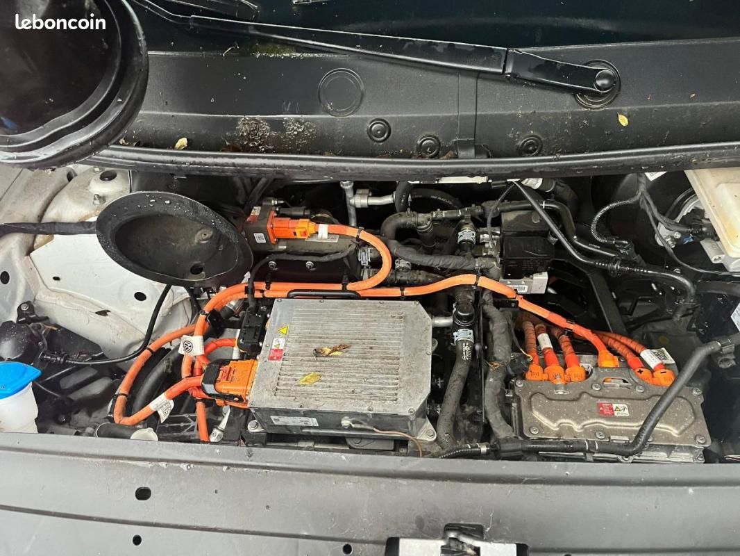 Volkswagen Crafter VAN e- 35 L3H3 136 CH ACCIDENTEE (image 13)