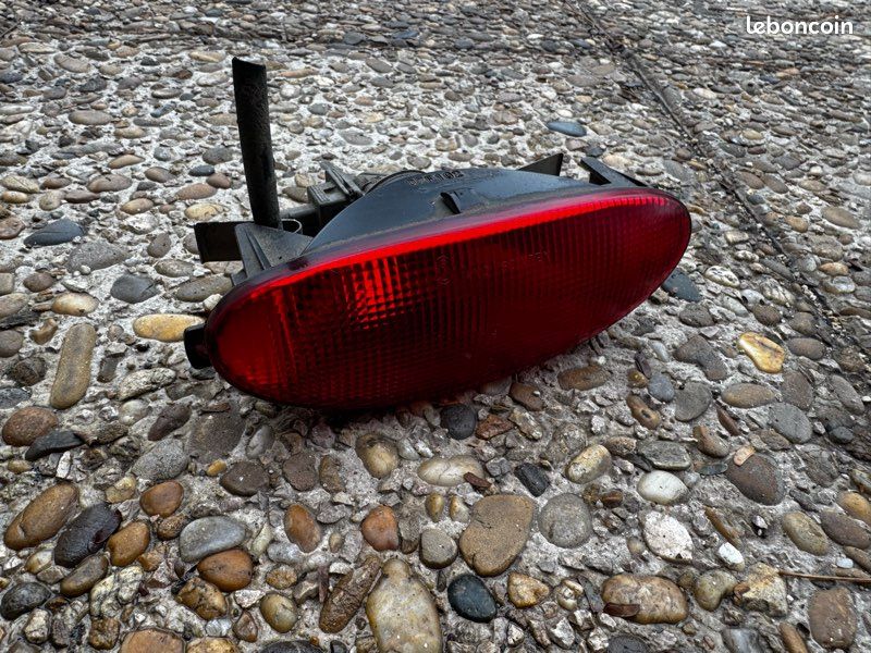 Feux anti brouillard arrière pour Peugeot 206 (image 1)