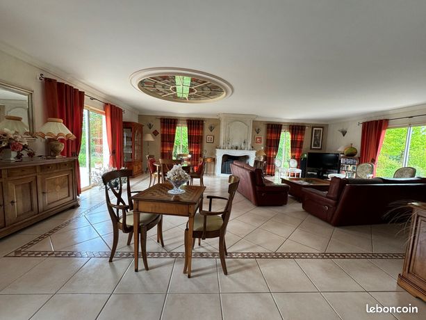 Maison 9 pièces 270 m² — 7