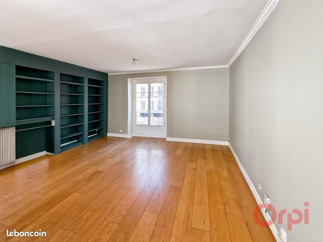 Appartement 3 pièces 71 m² · à Paris · 71 m² · 2 045 €/mois