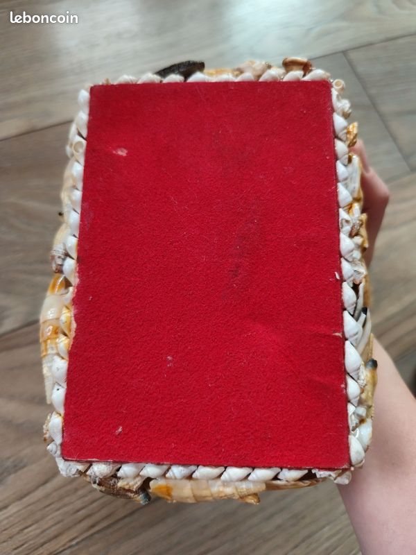 Ancienne Boîte à Bijoux Décorée De Coquillages - 8,5 X 8,5 Cm, Occasion (un Coquillage Cassé)