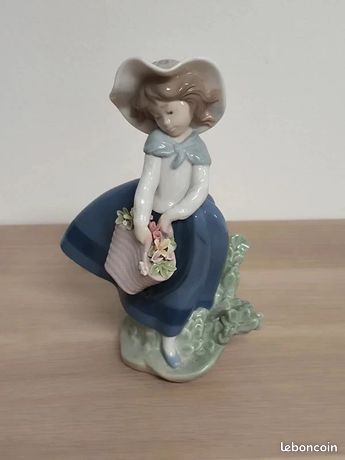 Figurine En Porcelaine Lladro - Femme 20 Cm - Excellent état