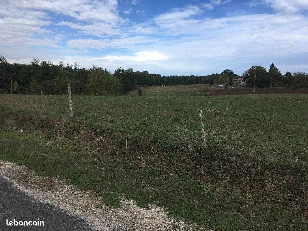 Terrain à vendre · à Nontron · 78 000 €