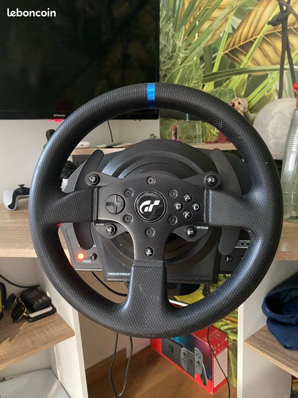 Thrustmaster T300 RS + pédalier – PS4 / PS5 / PC (image 4)