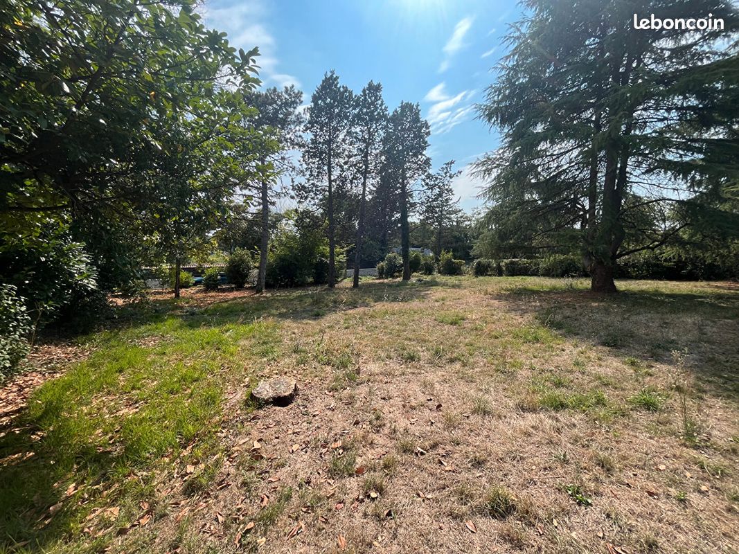 Terrain 1000 m² · à Saint-Benoît · 1 000 m² · 160 000 €