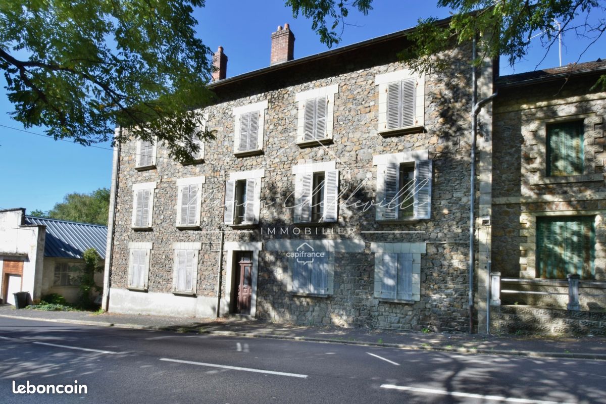 Immeuble 232 m² · à Lanobre · 232 m² · 39 900 €