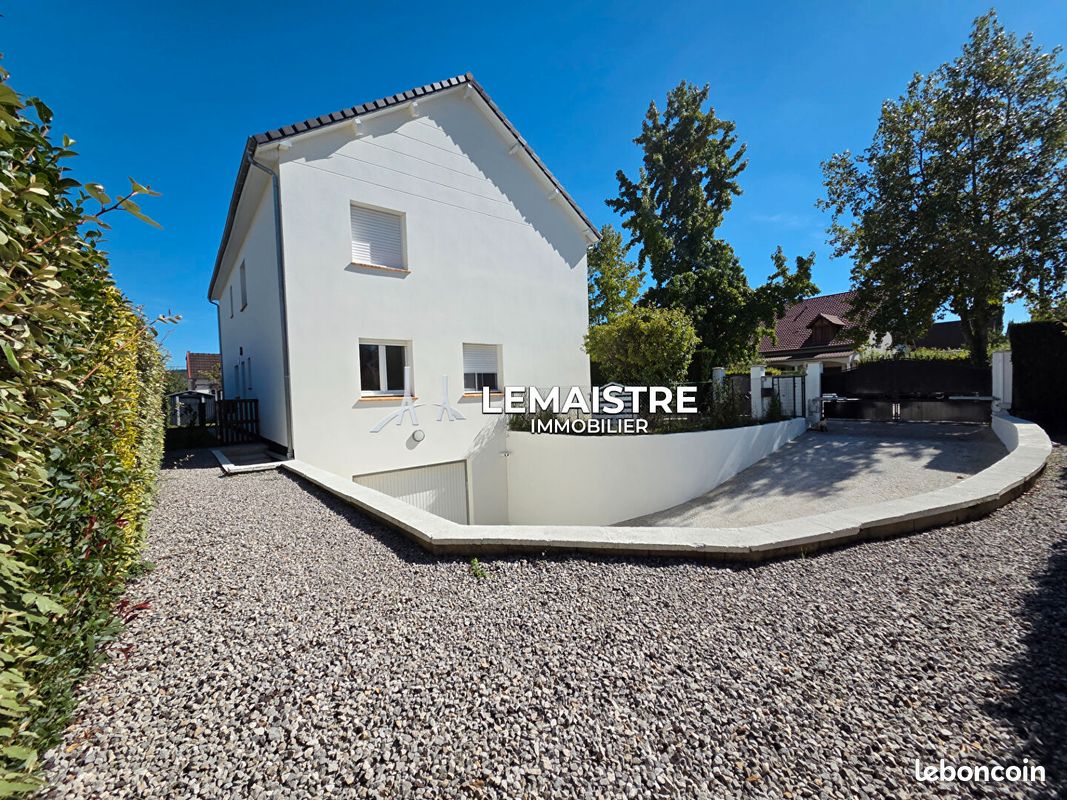 Maison 8 pièces 198 m² · à Saint-Étienne-du-Rouvray · 198 m² · 419 950 €