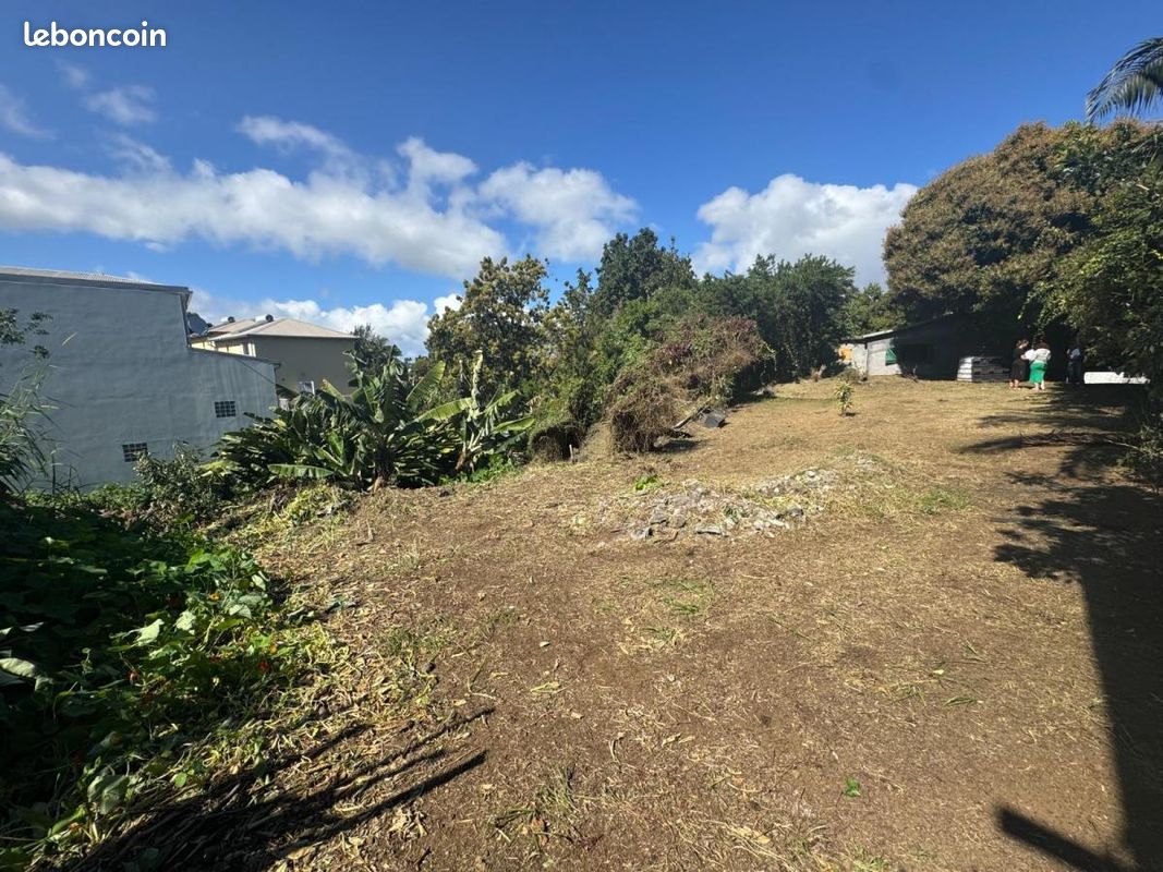 Terrain 893 m² · à Le Tampon · 893 m² · 226 800 €