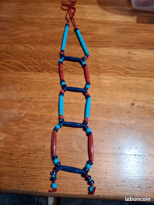 Collier fantaisie bleu et rouge (image 1)