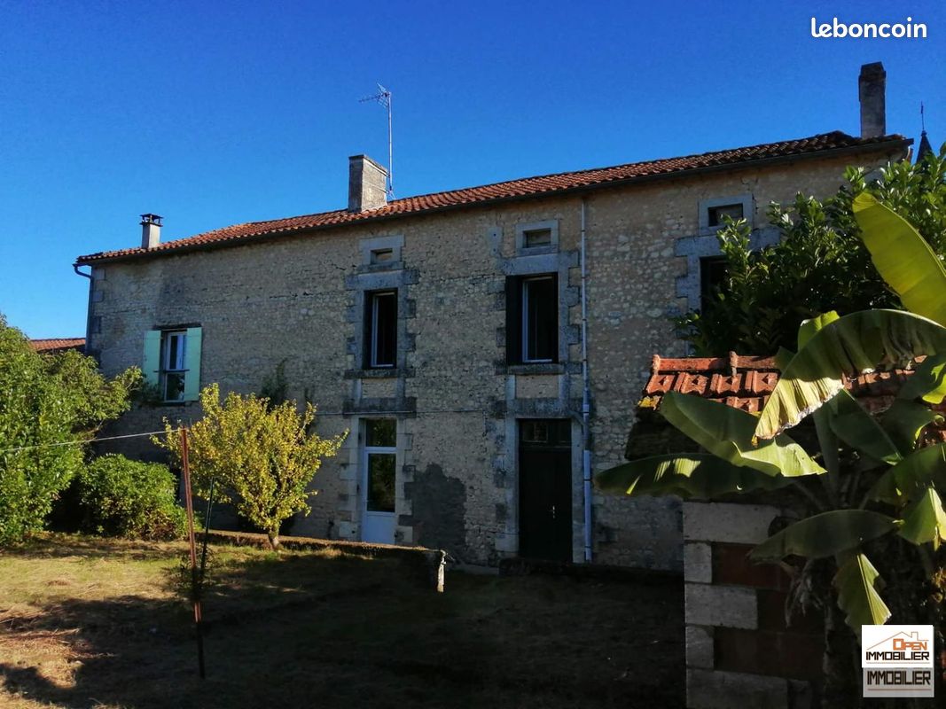 Maison 10 pièces 257 m² · à Palluaud · 257 m² · 151 200 €