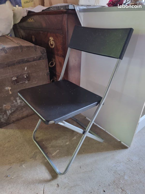 Chaise pliante noire et aluminium (image 1)