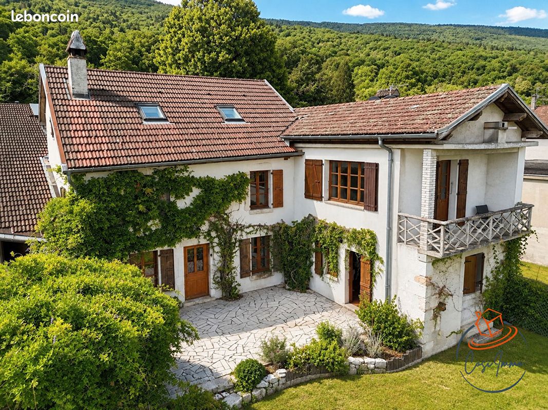 Maison 8 pièces 319 m² · à Farges · 319 m² · 998 000 €