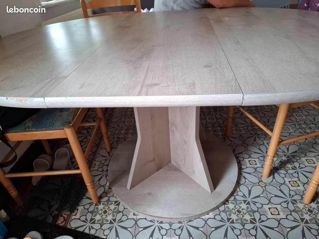 Table bois et chaises (image 2)