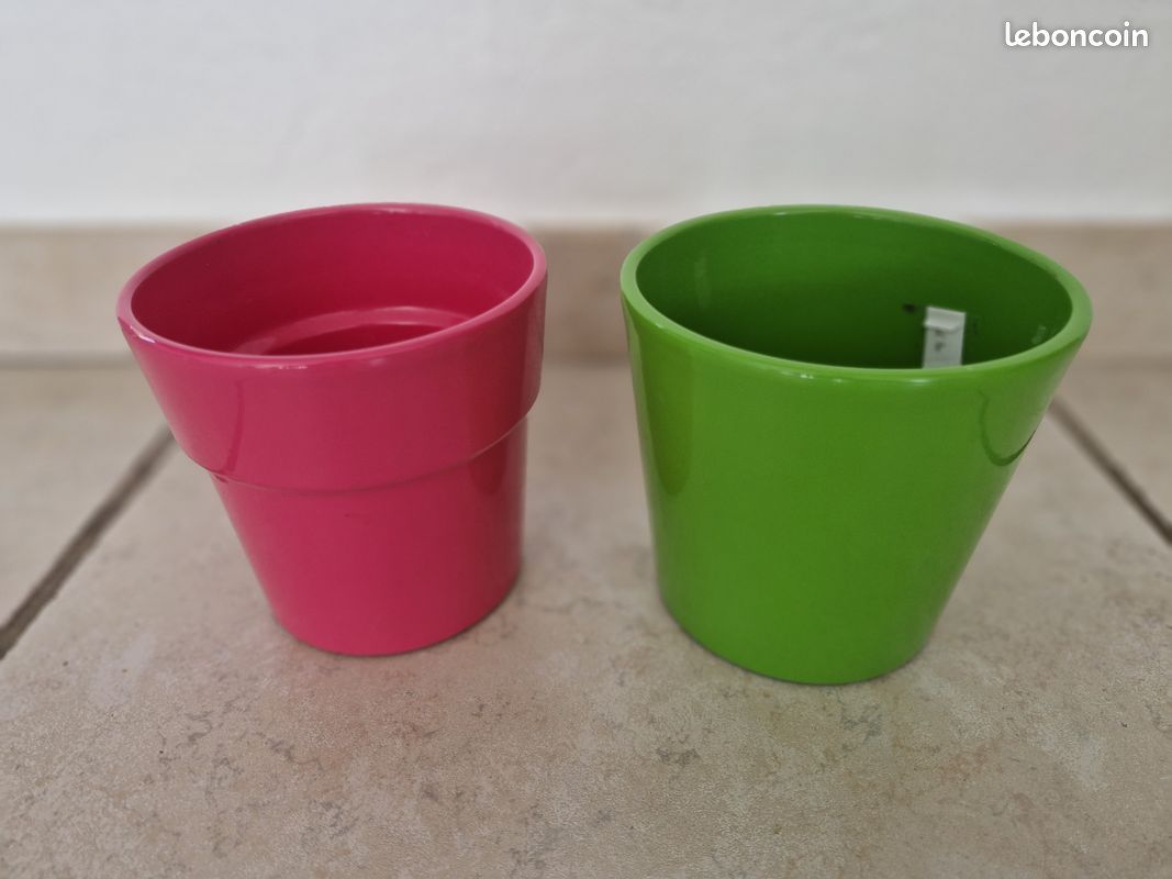 Cache pot céramique rose ou vert (image 1)