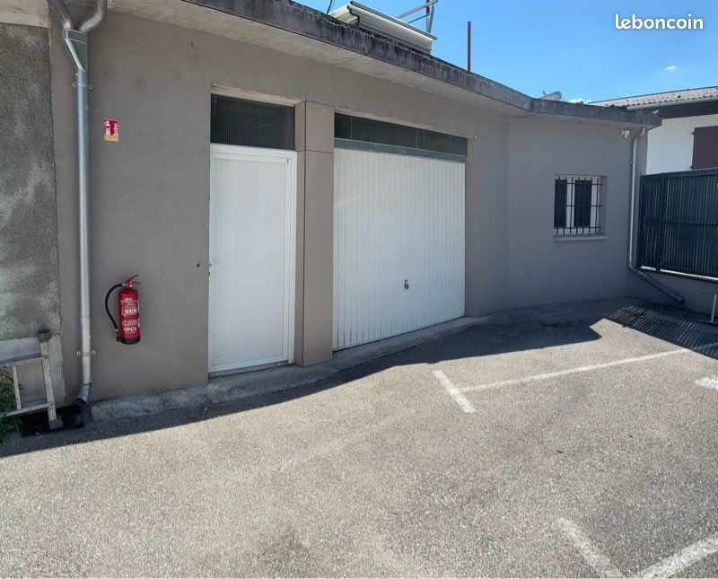 Local commercial 1 pièce 25 m² · à Aix-les-Bains · 25 m² · 300 €/mois