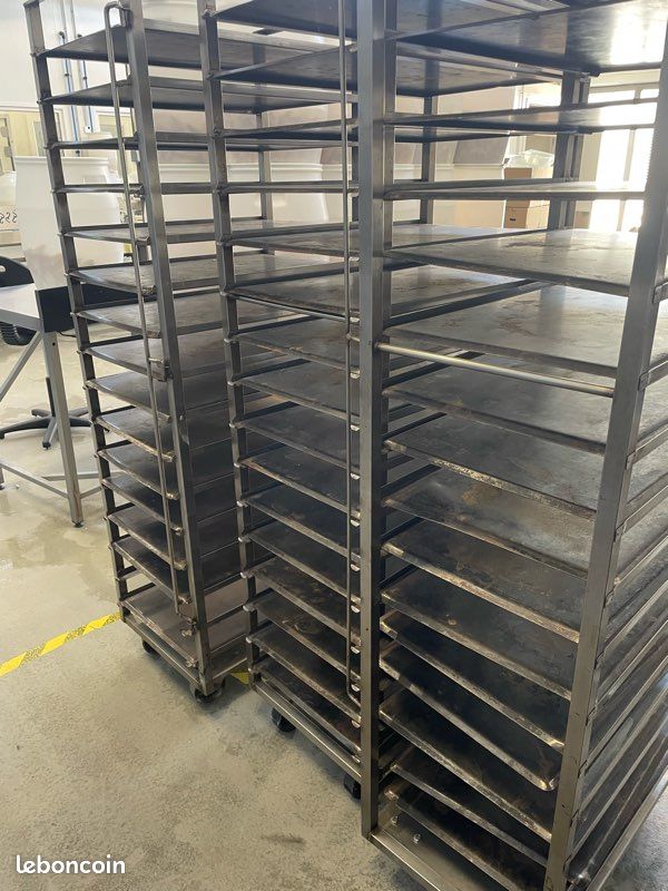 Vend chariot inox avec plaque fer (image 1)