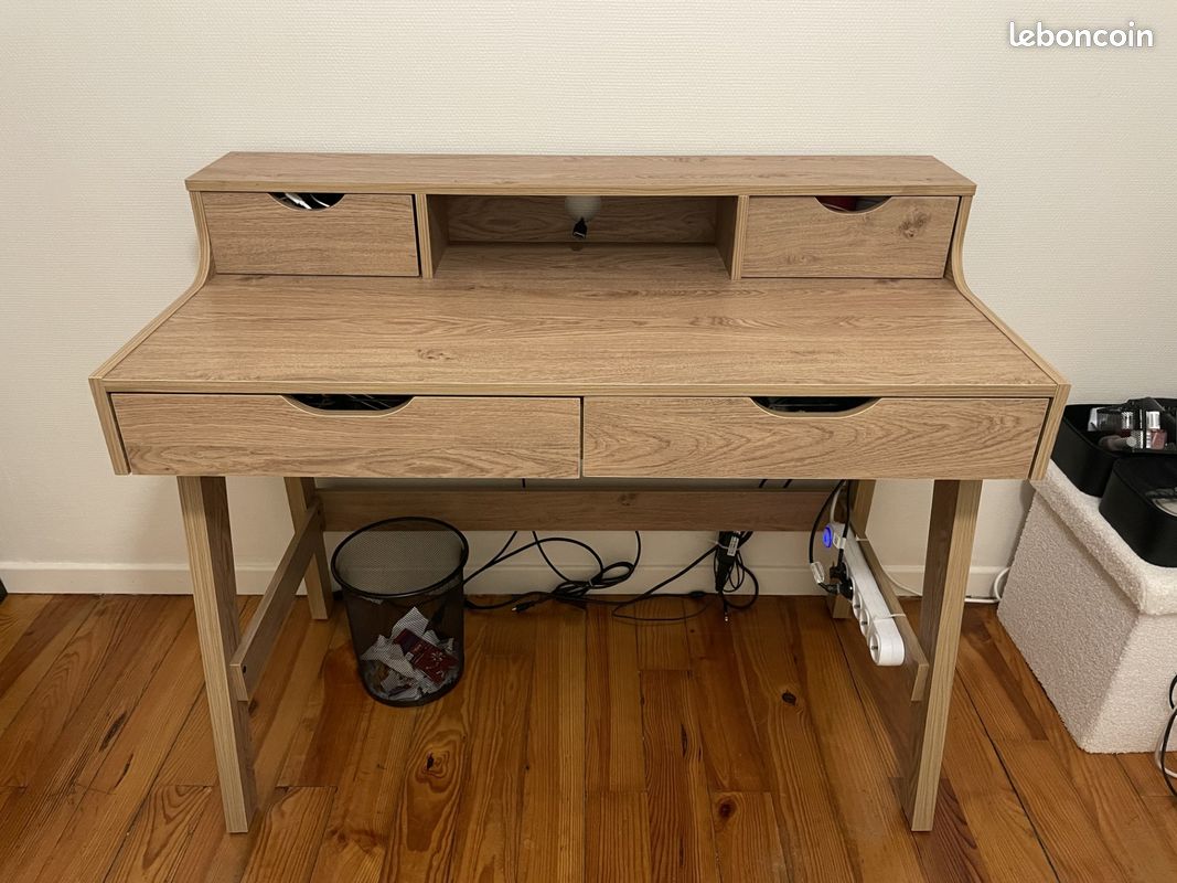 Bureau / Coiffeuse 4 tiroirs – comme neuf (6 mois) – imitation chêne (image 1)