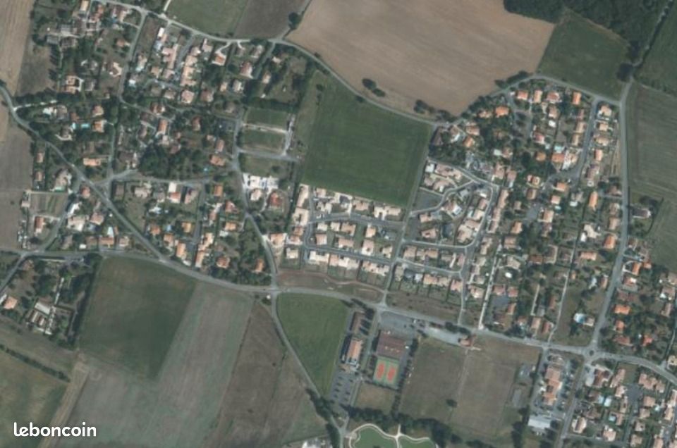 Terrain 303 m² · à Saint-Georges-des-Coteaux · 44 000 €