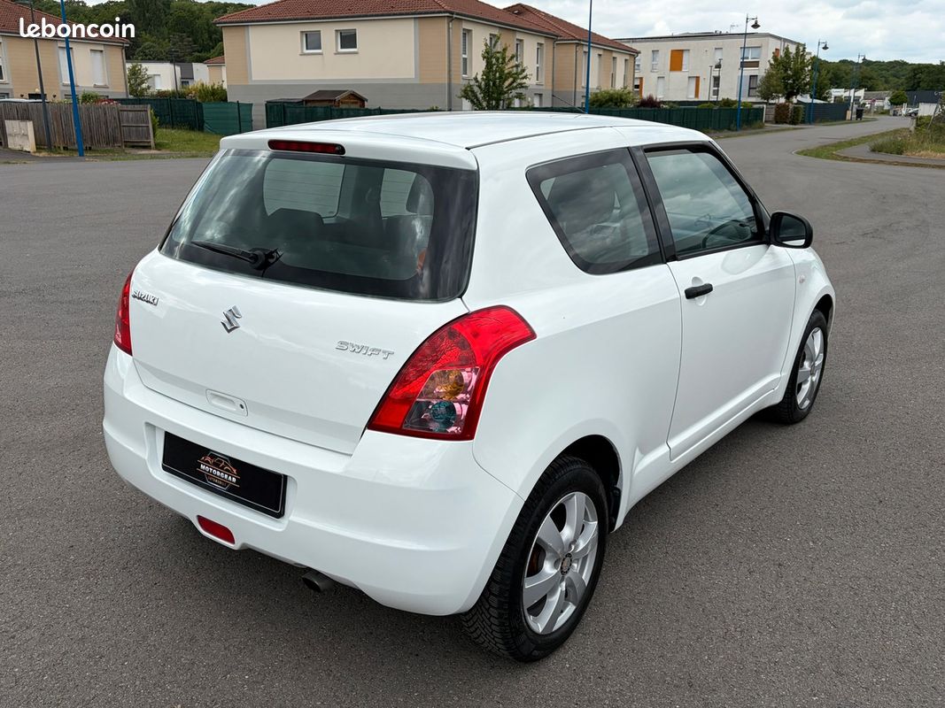 Suzuki Swift 1.3 CLASSIC 92 CH (image 5)