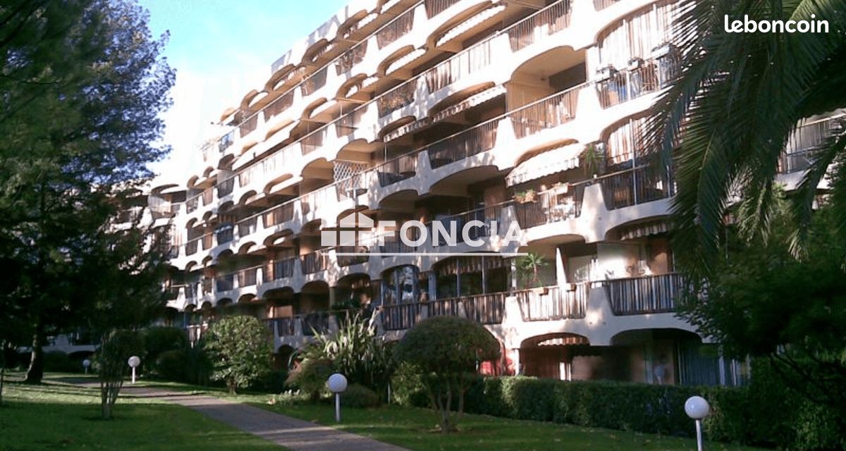 Parking · à Mandelieu-la-Napoule · 132 €/mois