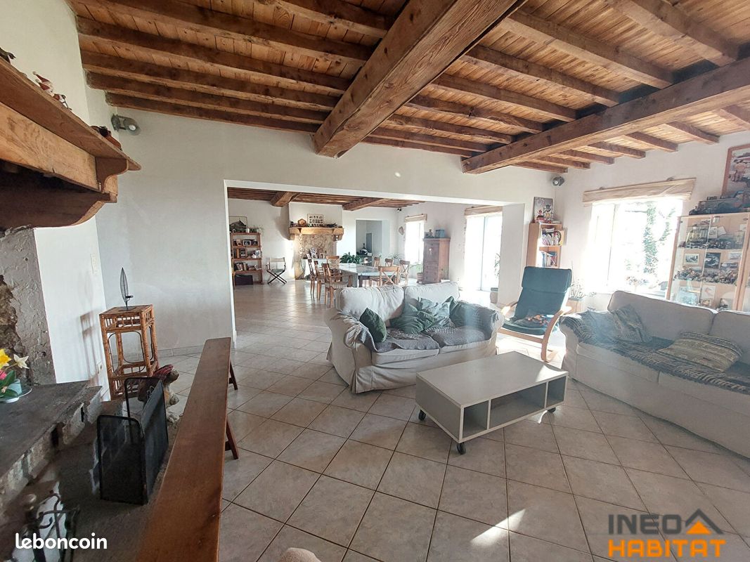 Propriété 7 pièces 248 m² (image 2)